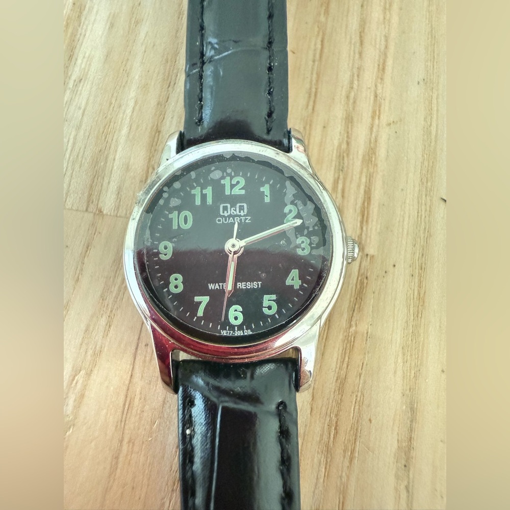 Q&Q by citizen ladies black dial black leather dress watch NEW BATTERY